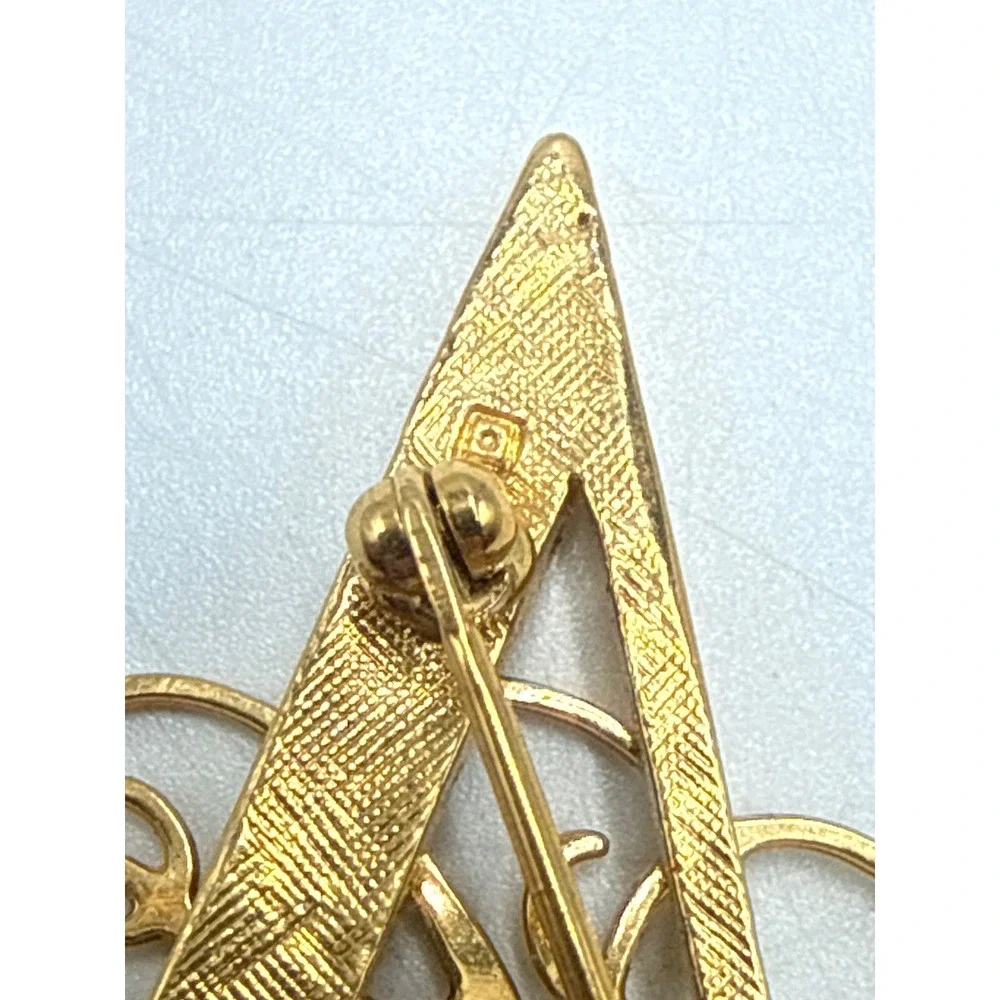 Vintage 1992 Gold Tone Initial‎ Triangle Brooch Rhinestone Script Pin 1.5 Inch